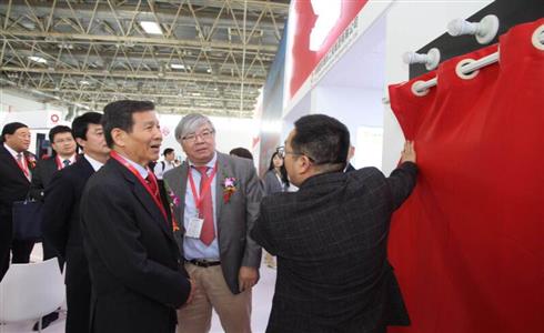 成都中建材參加第三十屆中國(guó)國(guó)際玻璃工業(yè)技術(shù)展覽會(huì)