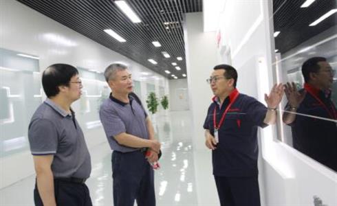 中國(guó)建材集團(tuán)工會(huì)主席王于猛到成都中建材調(diào)研