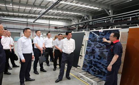 樂(lè)山市副市長(zhǎng)廖克全一行到成都中建材調(diào)研