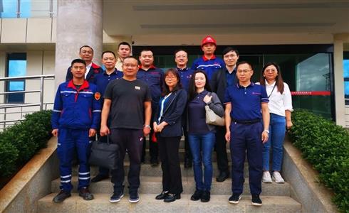 云南省住建廳、云南省設(shè)計(jì)院集團(tuán)調(diào)研組到麗江古城西南水泥碲化鎘發(fā)電玻璃示范項(xiàng)目現(xiàn)場(chǎng)考察