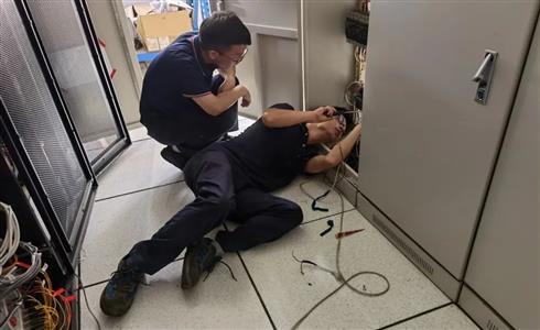 戰(zhàn)高溫丨致敬在酷暑中堅(jiān)守崗位的人！