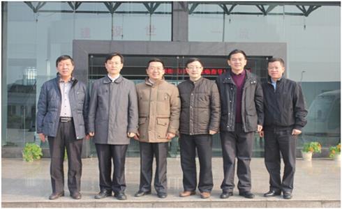 四川省委、成都市委組織部領(lǐng)導到成都中建材指導工作